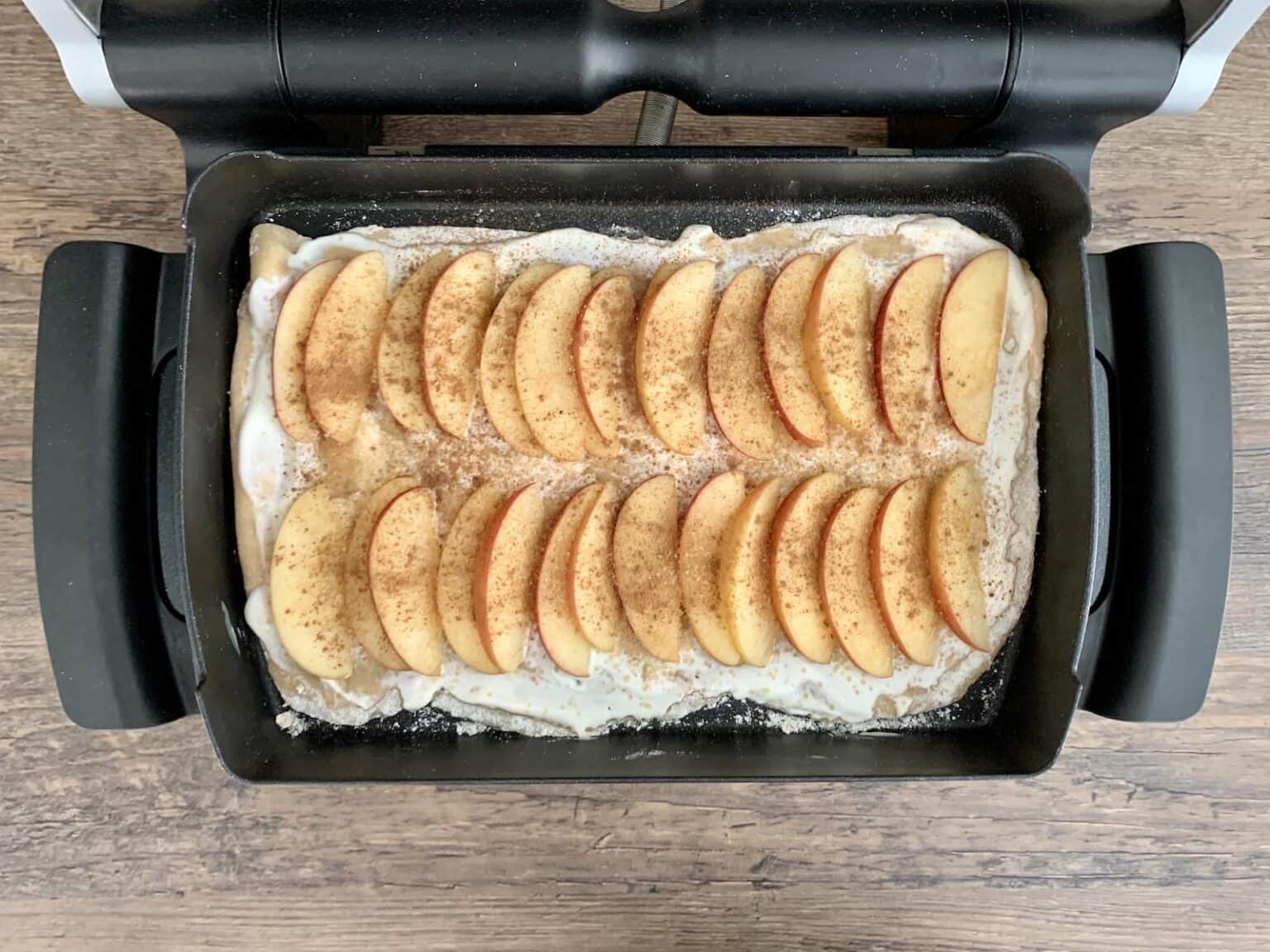 Apfel-Zimt-Flammkuchen aus der OptiGrill Backschale