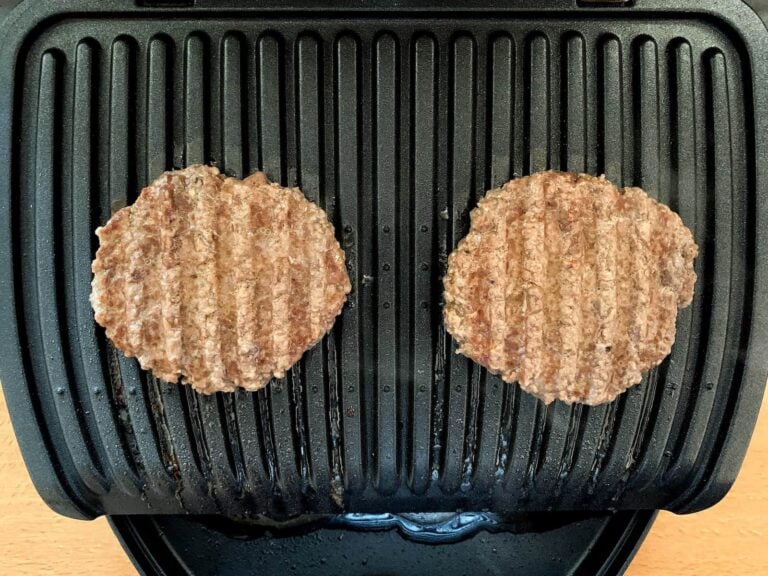 Gegrillte Hamburger Patties Kontaktgrill