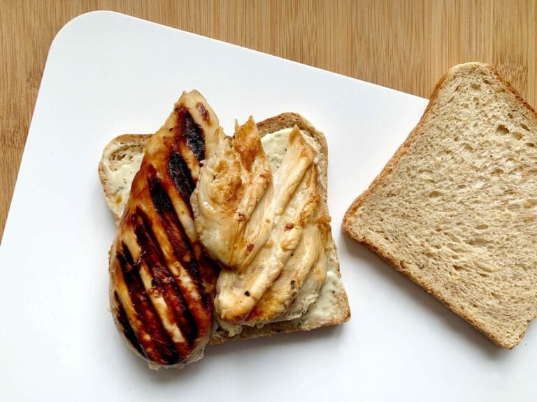 Gegrillte Hähnchenbrust Toast