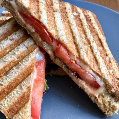 Kaese Sandwich mit Tomate