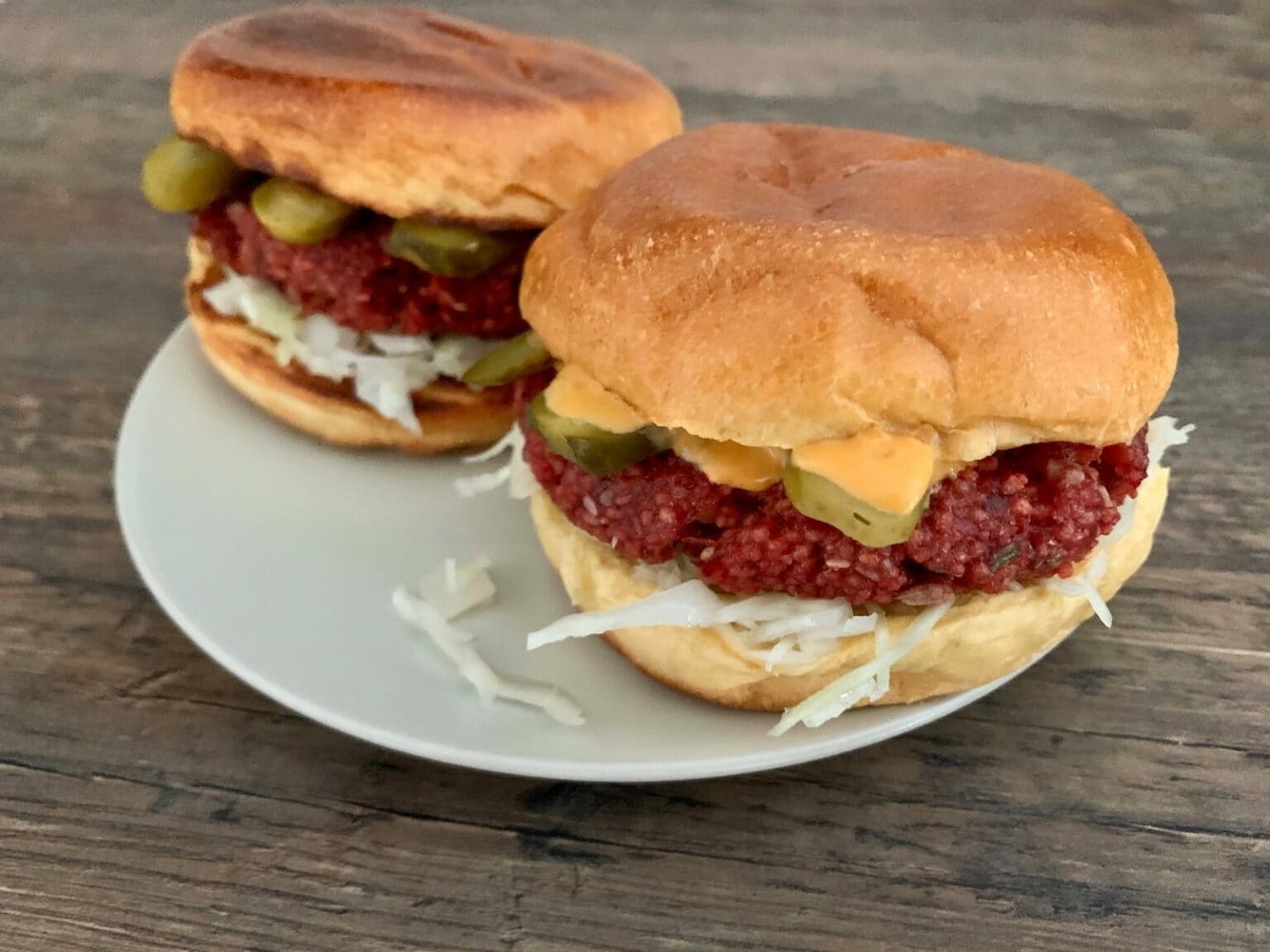 Rote Bete Burger mit veganem Pattie – OptiWelt