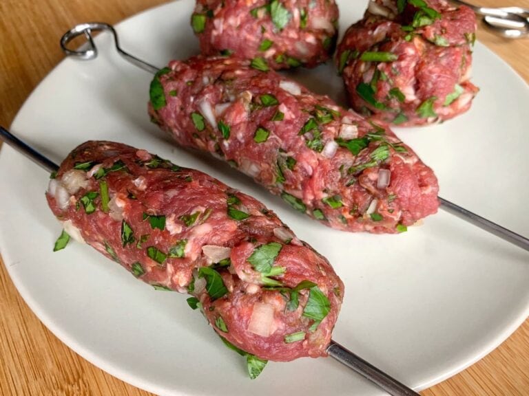 Köfte Hackfleisch aufspiessen