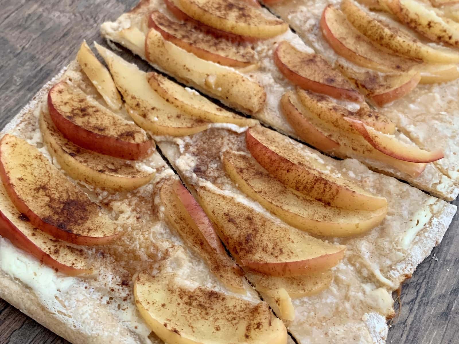 Apfel-Zimt-Flammkuchen aus der OptiGrill Backschale