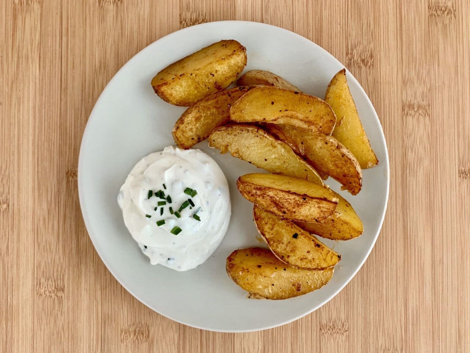 Kartoffel Wedges mit Sour Cream OptiWelt