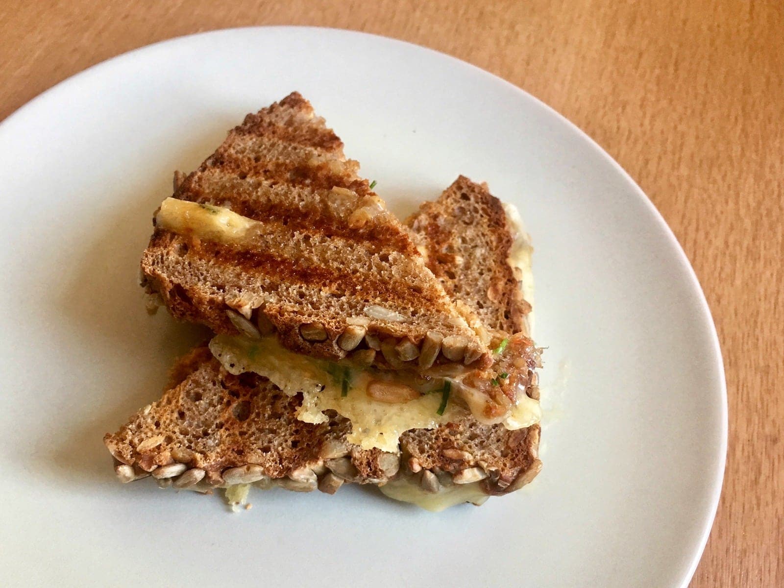 Gesund &amp; Lecker: Das Vollkorn-Käse-Sandwich - OptiGrill Rezepte