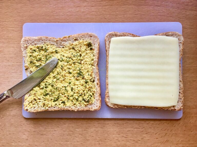 Sandwich Toast mit Senf und Kaese 1