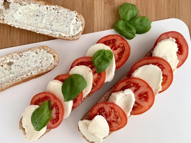 Tomate Mozzarella Sandwich zubereiten