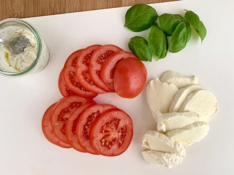 Tomaten Mozzarella schneiden