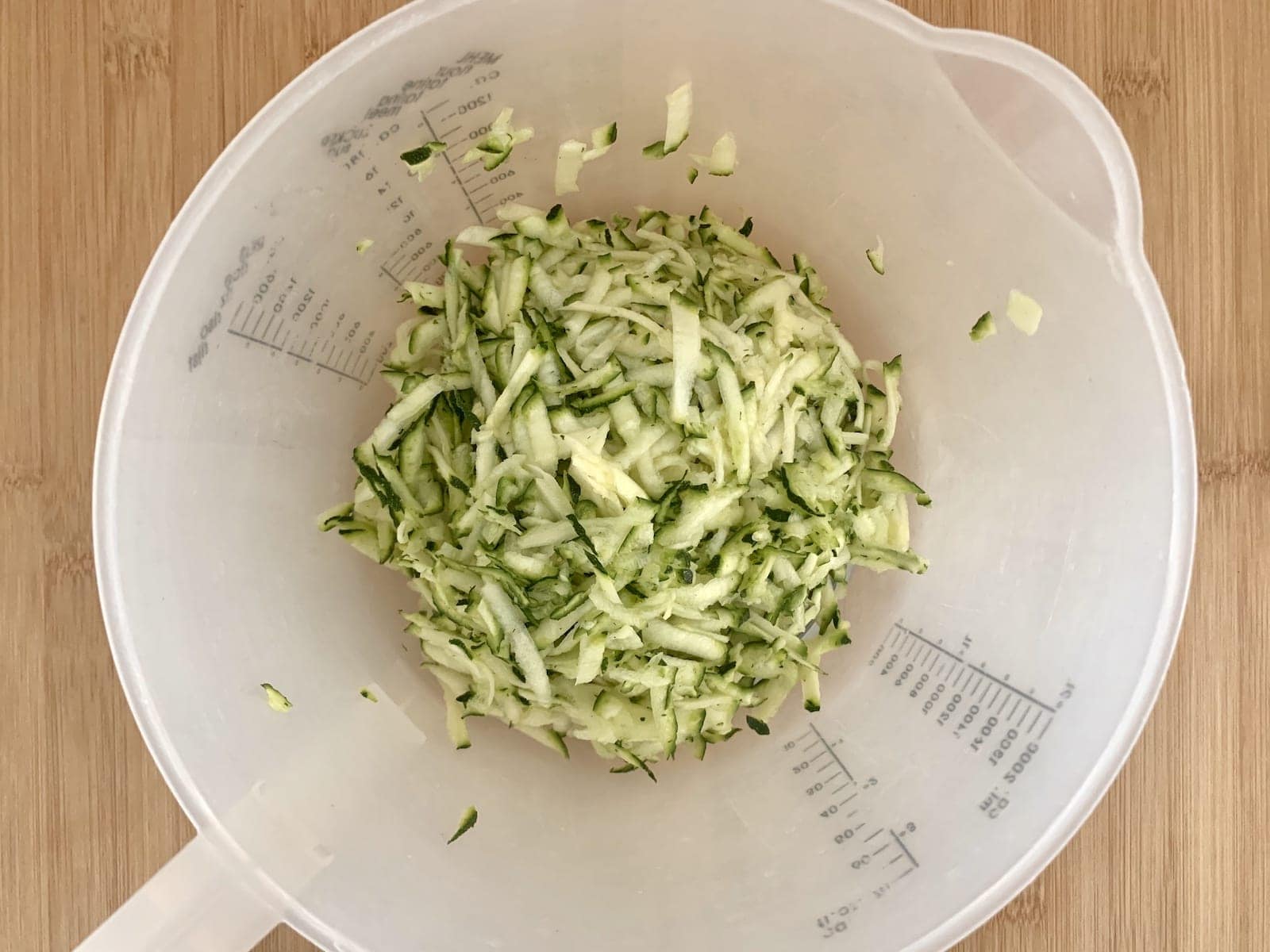 Saftiger Zucchini-Nuss-Kuchen – OptiWelt