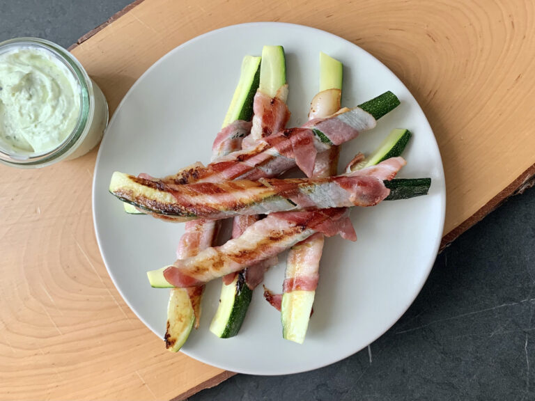 Kontaktgrill Rezept: Zucchini-Bacon-Sticks