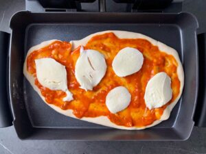 Pizza in OptiGrill Backschale backen