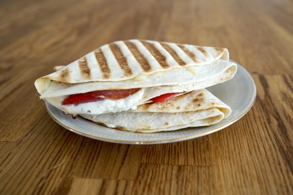 OptiGrill Rezept: Falt-Wraps mit Salami und Käse