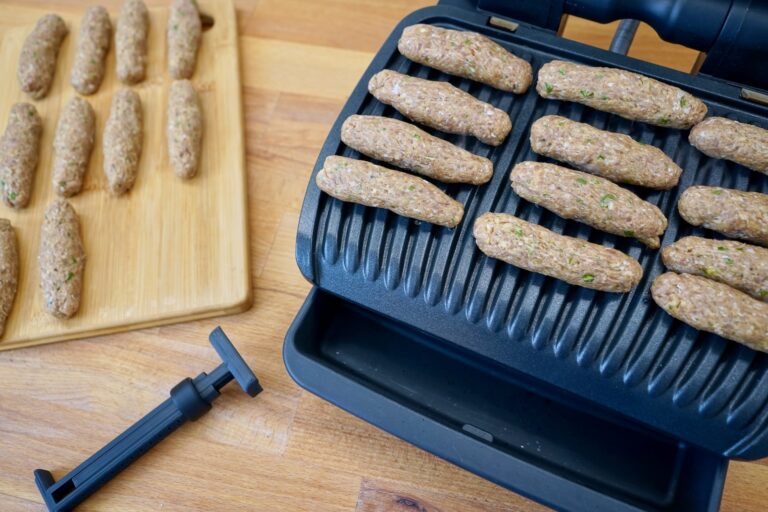 Ćevapčići mit OptiGrill Abstandshalter grillen