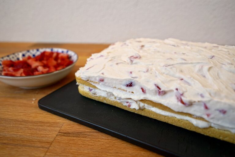 Erdbeer-Sahne-Torte zubereiten