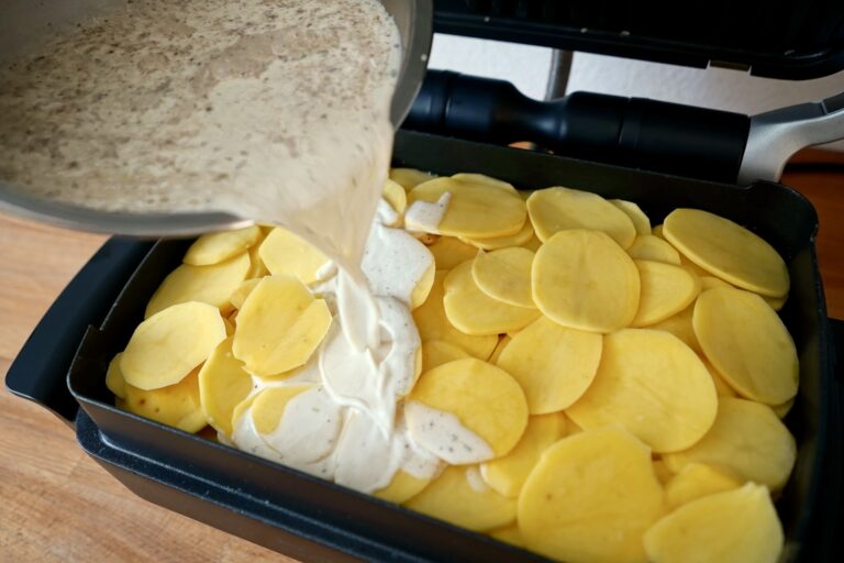 Kartoffelgratin in der OptiGrill Backschale zubereiten